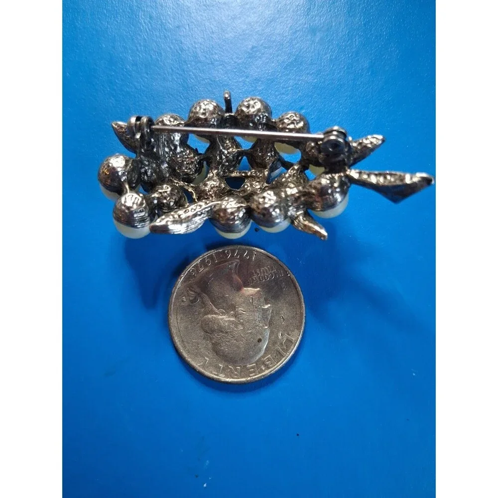 Vintage Silvertone Metal Faux Pearl Bead Inset Grape Cluster Brooch Pin